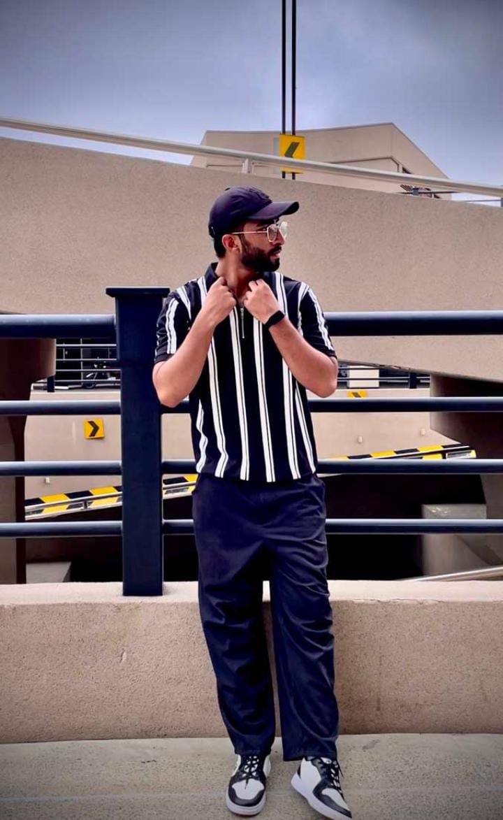 Vertical Dual Stripe Printed Drop-Shoulder Texture T-Shirt